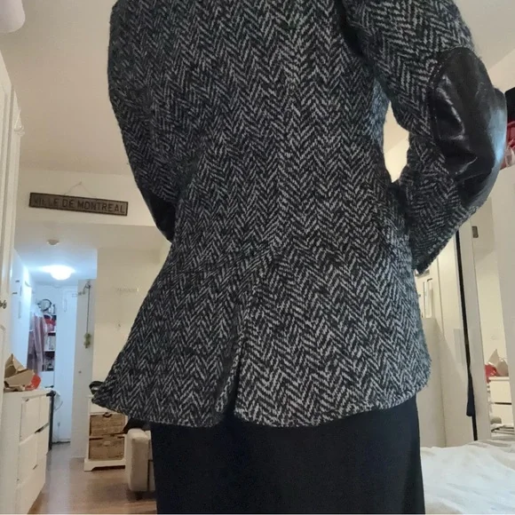 Smythe Herringbone Blazer with leather patches and Faux Fur Collar sz 6 - Picture 2 of 9